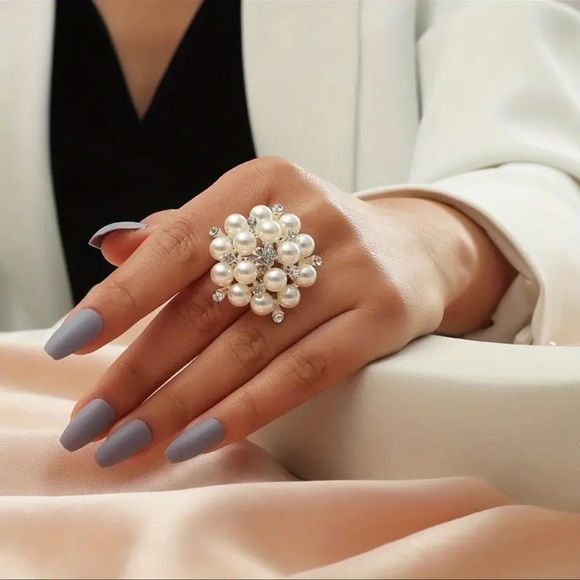 Pearl and Rhinestone Cluster Statement Adjustable Silver ring Bridal New - Picture 1 of 8